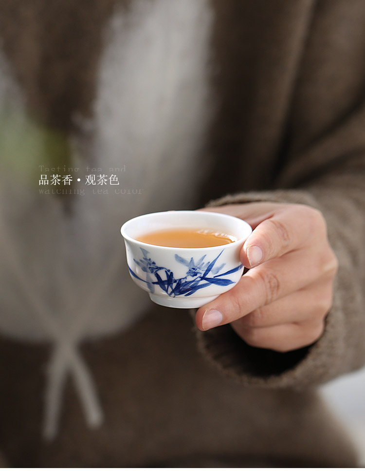 Jingdezhen hand - made sample tea cup of blue and white porcelain ceramic tea a single, small single master kung fu tea cups