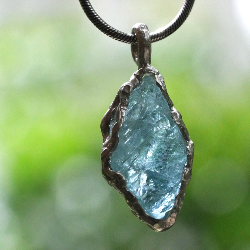 Zhuosu Ice Crack Handmade S925 Sterling Silver Inlaid Natural Aquamarine Gemstone Necklace Original Design Niche Zhuosu Ice Crack Handmade S925 Sterling Silver Inlaid Natural Aquamarine Gemstone Necklace Original Design Niche