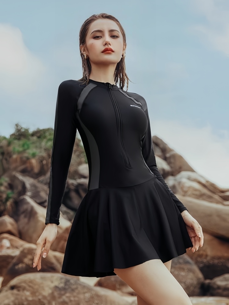 <!--泳衣女2024新款连体运动游泳装保守显瘦遮肉连衣裙式平角带胸垫-->