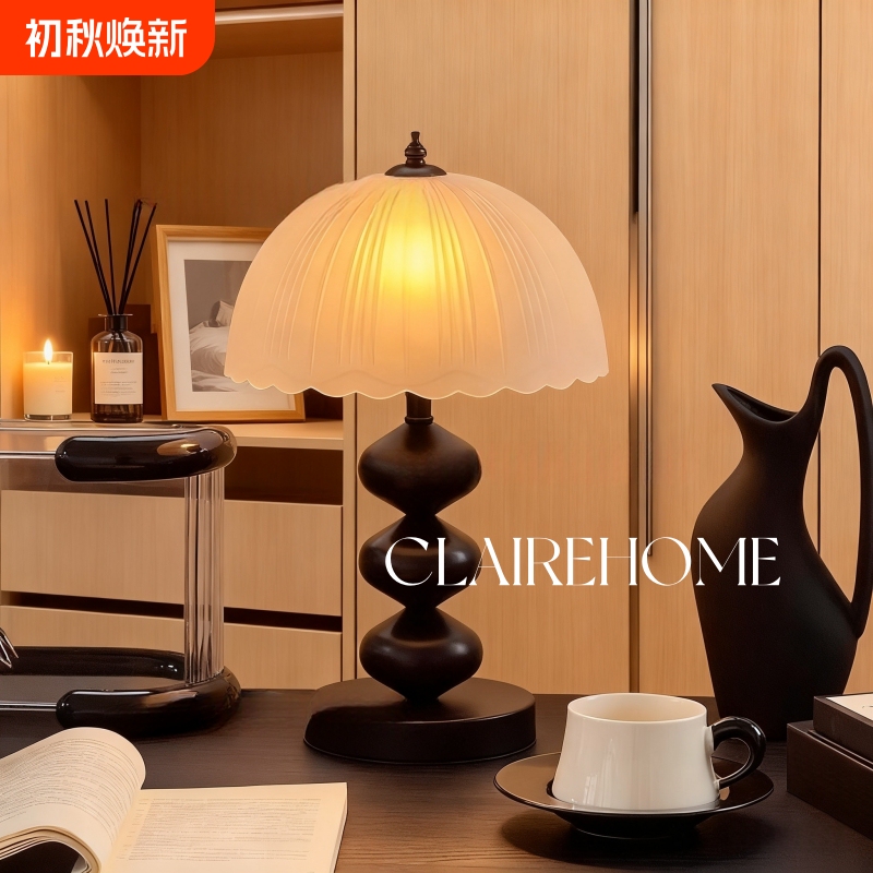 Vintage American-Style Table Lamp for Bedroom Bedside, Cozy French-Style Decorative Night Light, Glass Room Ambiance Lamp for Living Room