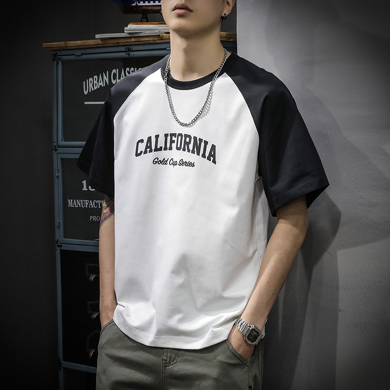 新しい夏のレトロなアメリカのファッションブランドの半袖Tシャツメンズ2025コントラストカラーステッチTシャツメンズラグラン半袖トレンド