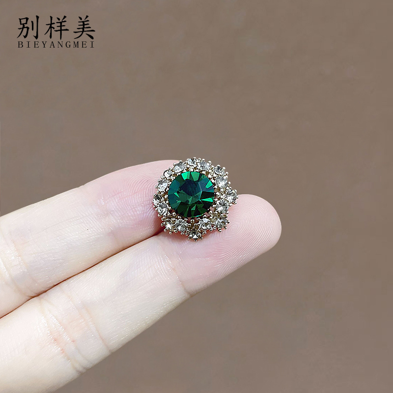 Mini Anti-Exposure Button Collar Brooch, Summer Exquisite Pin for Securing Clothes, Rhinestone No-Sew Hidden Button Mini Anti-Exposure Button Collar Brooch, Summer Exquisite Pin for Securing Clothes, Rhinestone No-Sew Hidden Button