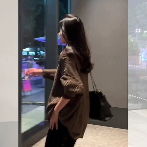 Трикотажный демисезонный короткий свитер, V-образный вырез, изысканный стиль, в корейском стиле, оверсайз