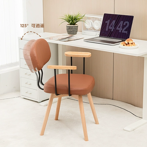 Компьютер и стулья сидят в течение долгого времени, калькуляция для спальни, обучение спальни, макияж, студент, студент, написание учебных столов и стула