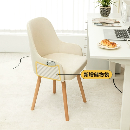 Компьютер и стулья, предоставляющие удобство в течение долгого времени стул бэк -офиса с твердым деревом общежития для студентов, написание студенческого настольного стула стул стул стул