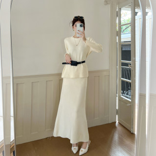 Apricot long-sleeved knitted dress, ladylike, high-end goddess style, high-waisted a-line long skirt for women in autumn and winter