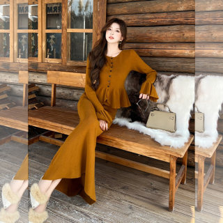 Real shot of french retro ruffled knitted cardigan high-waisted skirt suit for women in autumn and winter, new super nice two-piece set