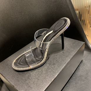 Высокий 2024 новый горный хрусталь прозрачный со словами сандалии женщина на высоких кабгалстук-бабочкаах AW шлепанцы верхняя одежда точно с в среде Желе