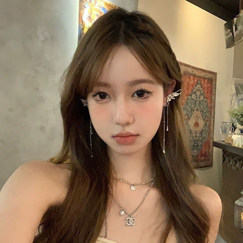 Tide, небольшие дизайнерские клипсы с кисточками, тренд сезона, без проколов ушей