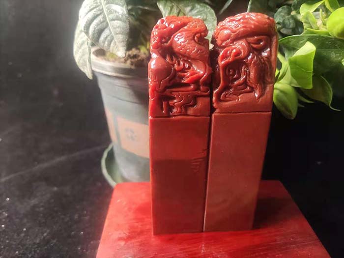 Indian Redstone to Zhang Zhejiang Redstone Twist Head Chapters Ancient Beast Gold Stone Seal Engraving 2 5 * 2 5 * 10 Seal Collection