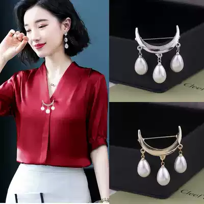 Luxury atmosphere crescent cardigan pearl brooch corsage pin anti-glare buckle Wild simple shawl buckle brooch female
