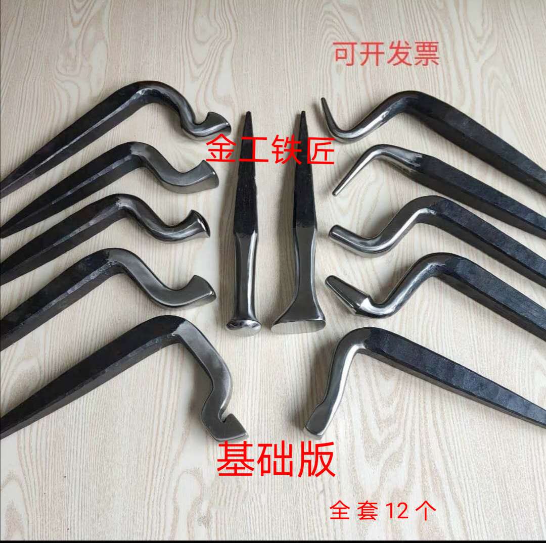 Yunnan Dali Bai people make gold, silver and copper pots, wine pots, teapot processing tools, hand-forged anvils