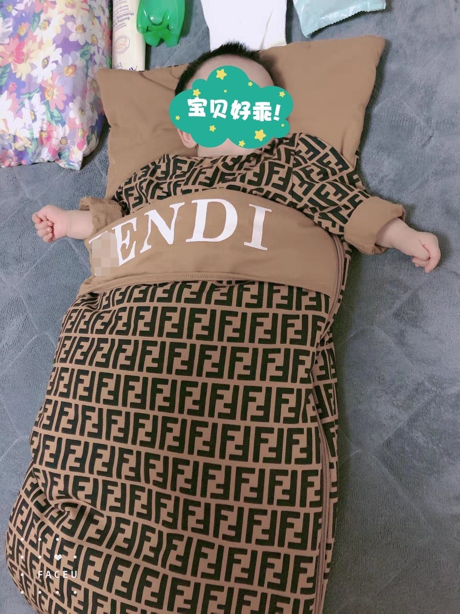 2022 Newborn baby uniform long sleeve cotton thin hat crawled hat around the sleeping bag quilt