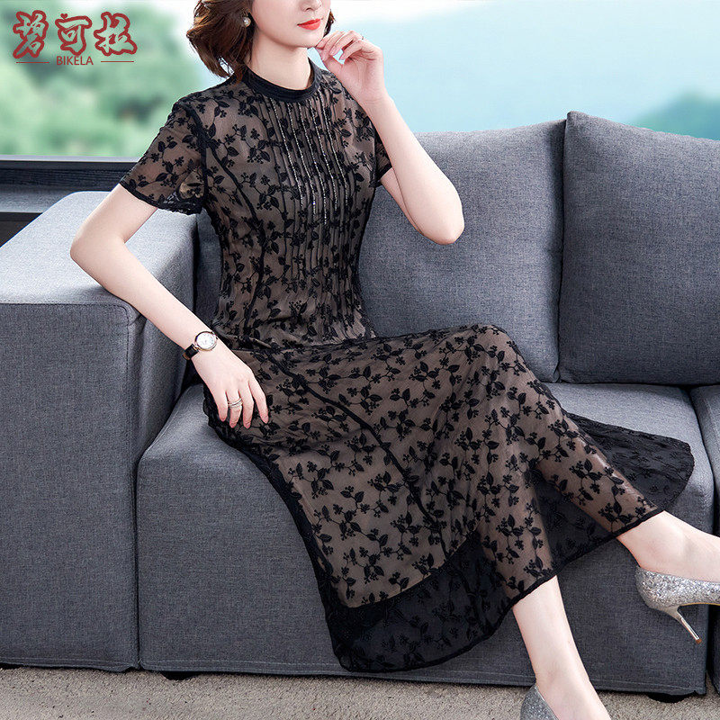 In summer, your lady's middle-aged mother's skirt is age-reducing, broken flower silk dress, high-end large-size women's clothing, forty or fifty years old
