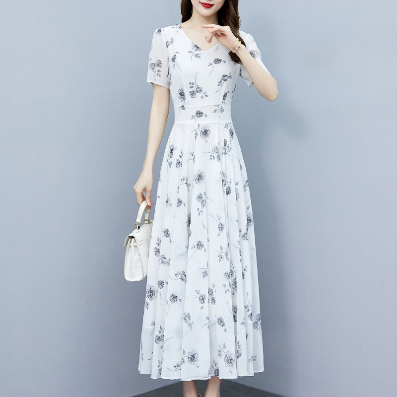 High-End White Dress for Women 2026 New Summer Long Chiffon Dress for the Beach with a Sense of Elegance and Sophistication