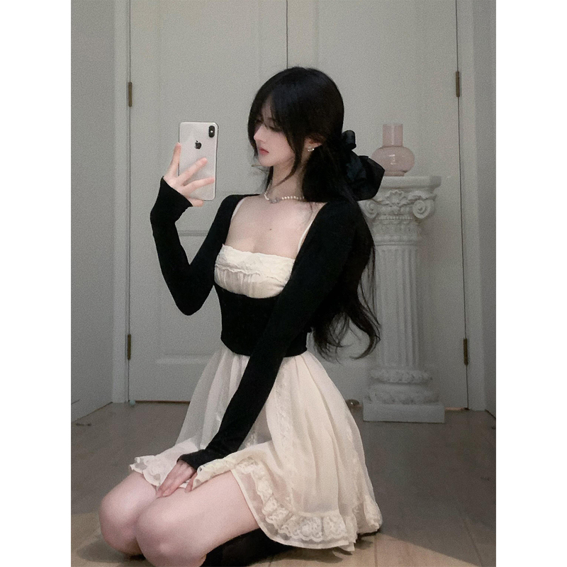 Sweet Girl's Early Autumn Outfit: a Complete Set of Autumn Skirts, U-Neck T-Shirt, Lace Camisole Dress, Two-Piece Set Sweet Girl's Early Autumn Outfit: a Complete Set of Autumn Skirts, U-Neck T-Shirt, Lace Camisole Dress, Two-Piece Set