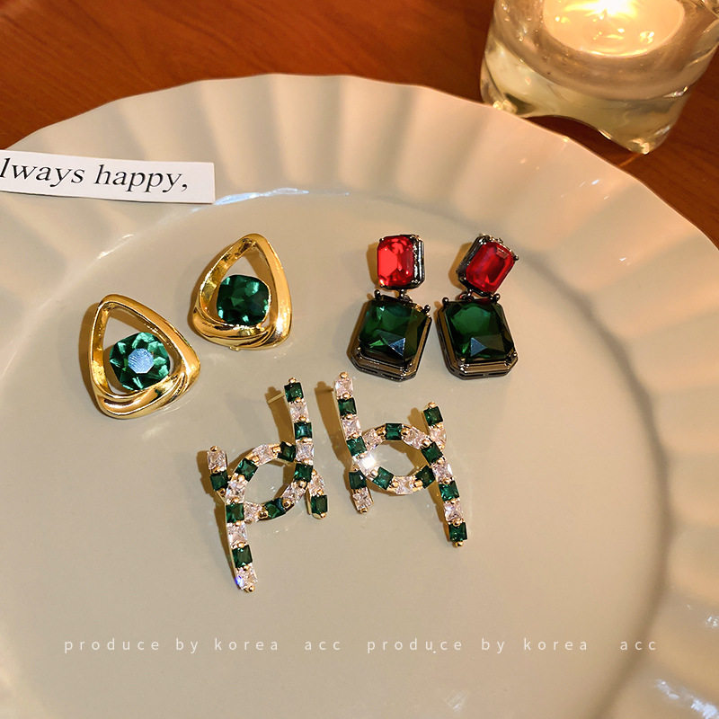 Silver needle inlaid drill Mother green geometric earrings port Wind retro design Feel Individuality Net Red Ear Pin New Temperament Ear