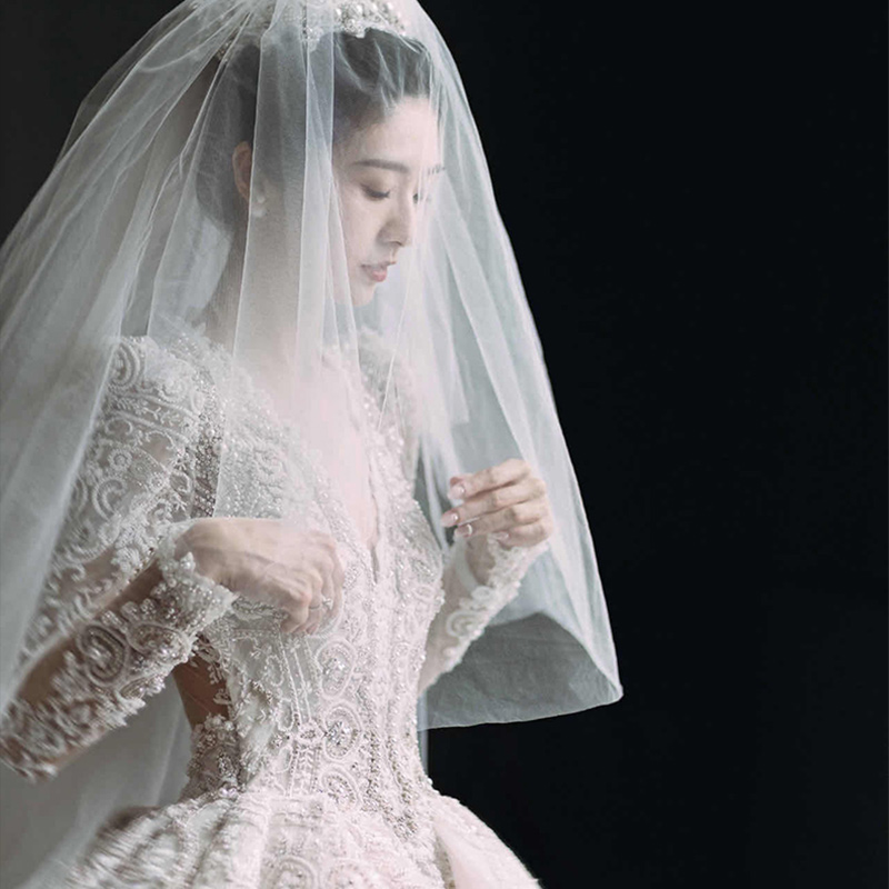French wedding dress 2021 new bride long sleeve long tailing luxury senior sense heavy industry Palace wind small main yarn