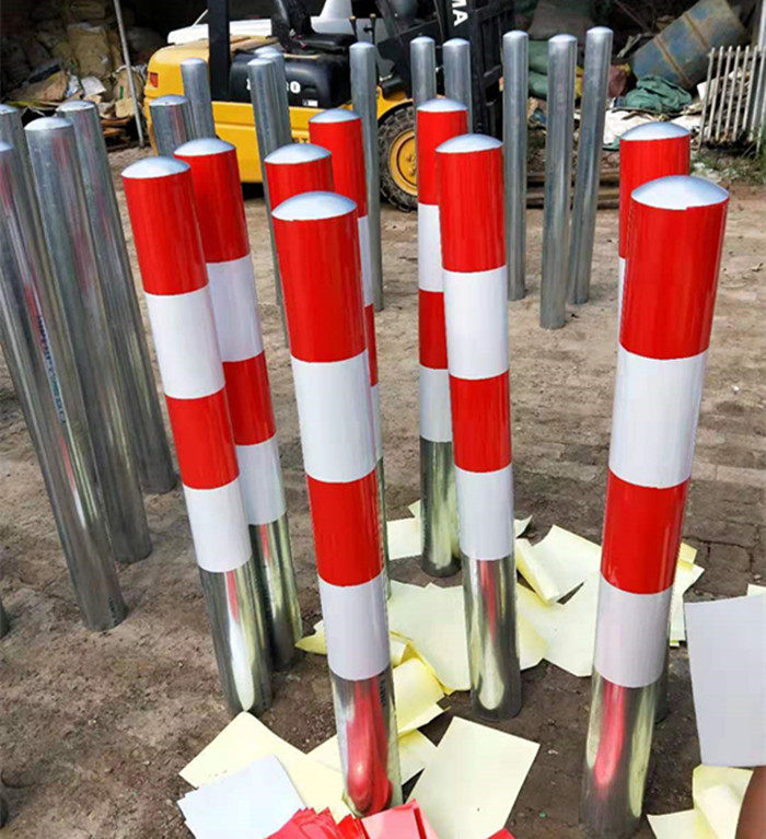 Steel pipe warning column road anti-collision column reflective warning pile fixed road pile isolation column standard column crossing road barrier column