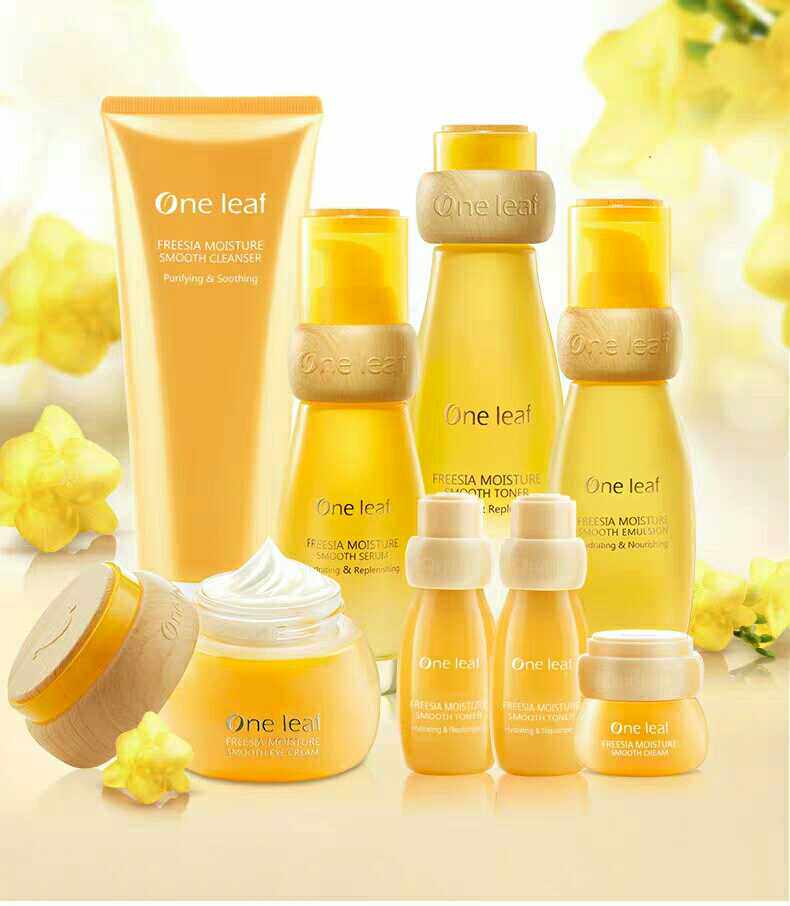 One Leaf Small Pale Pale Blue Facial Skin Care Set Woman Moisturizing Water Moisturizing Clean Face Water Milk 8 pieces