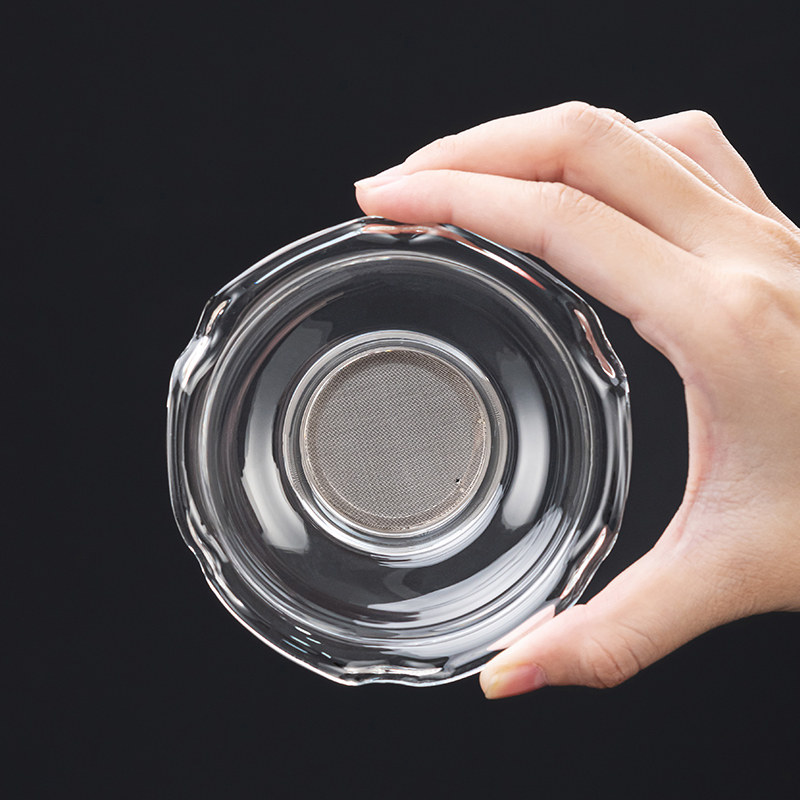 Heat-Resistant High Borosilicate Glass Fair Cup with Integrated Tea Strainer for Home Use, Tea Brewing and Tea Sharing Device, Kung Fu Tea Set Accessory with Filter