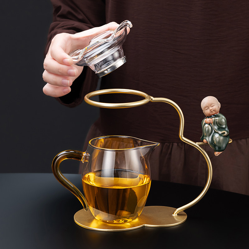 Heat-Resistant High Borosilicate Glass Fair Cup with Integrated Tea Strainer for Home Use, Tea Brewing and Tea Sharing Device, Kung Fu Tea Set Accessory with Filter