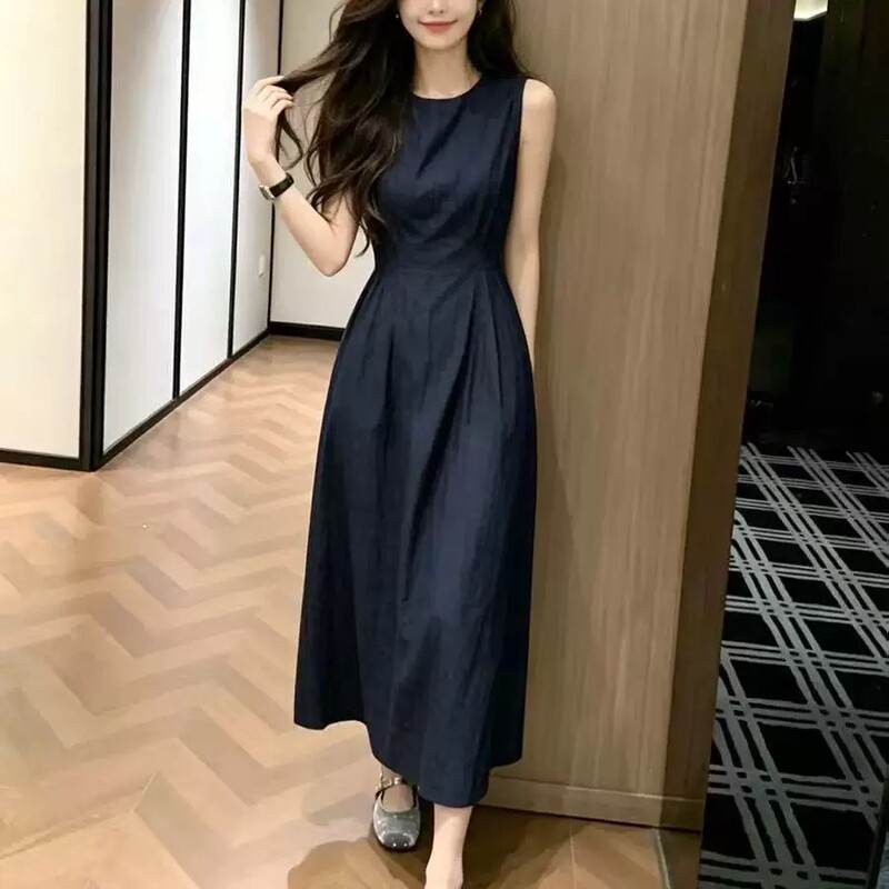 Light Luxury Round Neck Sleeveless Denim Dress for Women, Mid-Length, Summer Style, Height-Enhancing, Slimming, Waist-Cinching, Over-The-Knee Tank Dress
