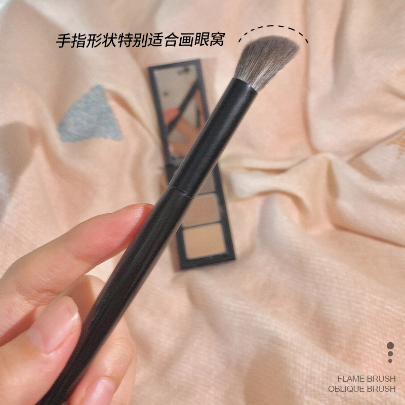 Finger belly oblique head bevel nose shadow nose trim shadow silhouette flame smudge brush portable one-pack makeup brush