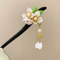 Трехэтальный цветок белый кролик, текущий Су Музу