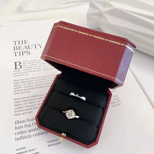 Wedding ring simulated living diamond rings look big