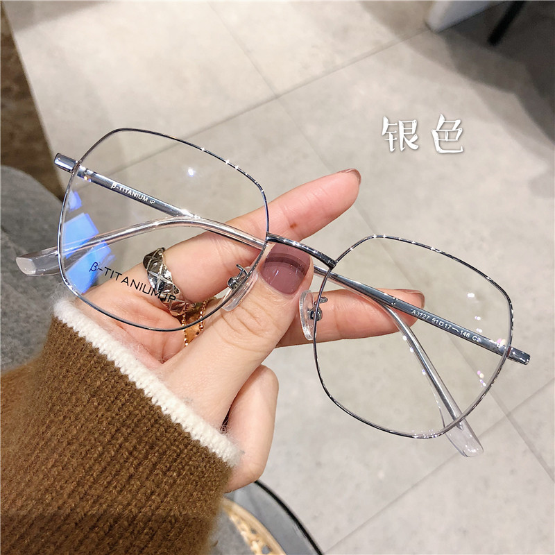 Ultra-light titanium frame frame women's Korean version trendy can be equipped with the degree of the little red book with the same style round face slimming plain face glasses frame men