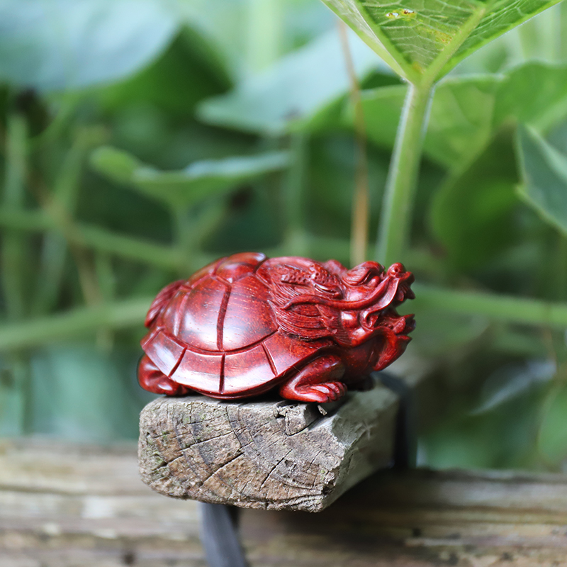 India's small leafy purple sandalwood handmade dragon turtle handlebar piece text to play with a piece of a man and woman wood carving craft gift at high and close