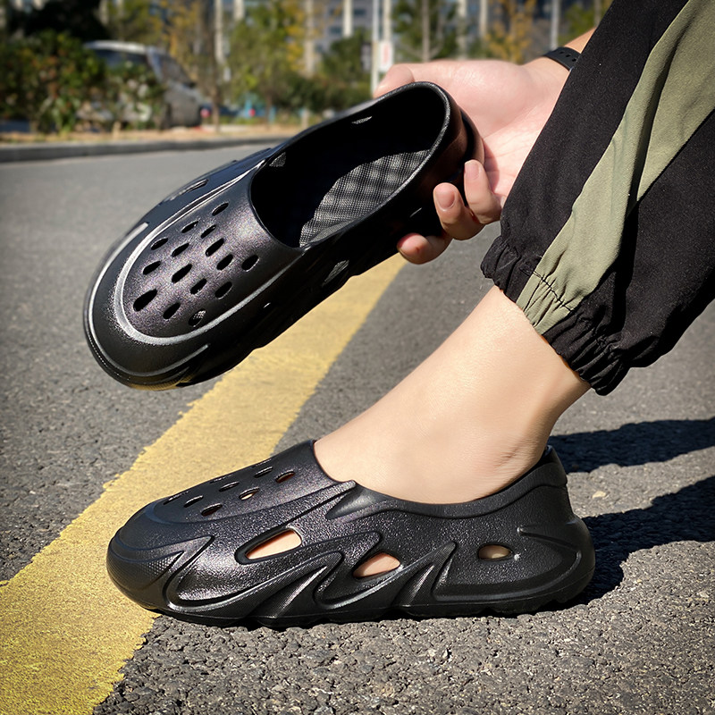 Coconut hole sandals men's 2022ins tide summer wear non-slip men's Baotou beach net red hollow slippers