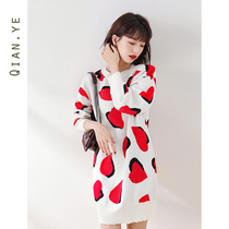  Knitted long-sleeved dress womens autumn and winter autumn clothes 2020 new design sense niche small skirt early autumn