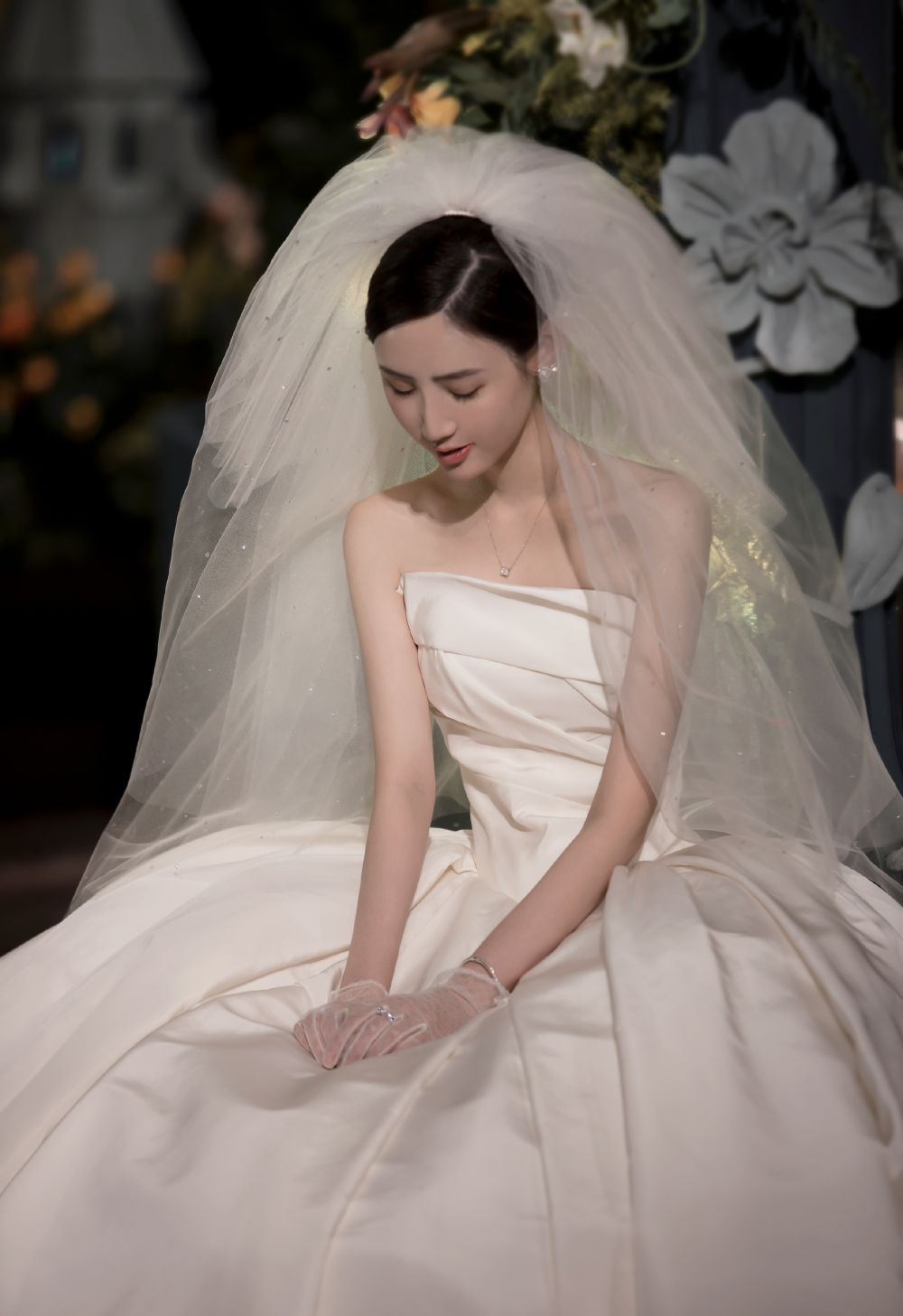  L+Give the head gauze glove skirt  