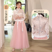 Розовый б, стоящий на косо и бархатный бархат плюс бархат