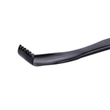 Blackwater Horn не хочет, чтобы люди зудили, царапины, неуверенно захватывали артефакт на задней панели старика, царапая зуд