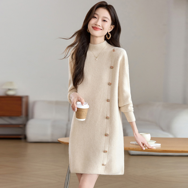 Thick Sweater to Wear with a Coat, Women's Autumn and Winter 2026 New Mid-Length Base Layer Shirt, Inner Layer to Cover the Buttocks, Knitted Dress