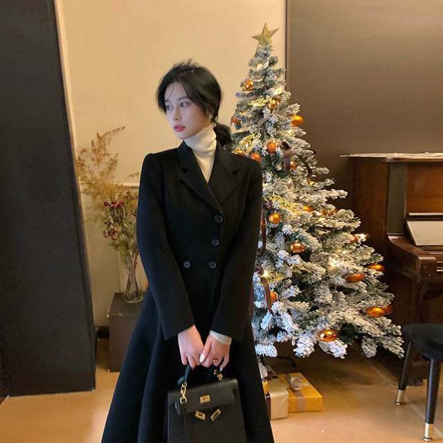 ລະດູໜາວປີ 2023 ໃໝ່ຝຣັ່ງ Retro Hepburn Style Black Woolen Coat Women's Waist Long Woolen Coat