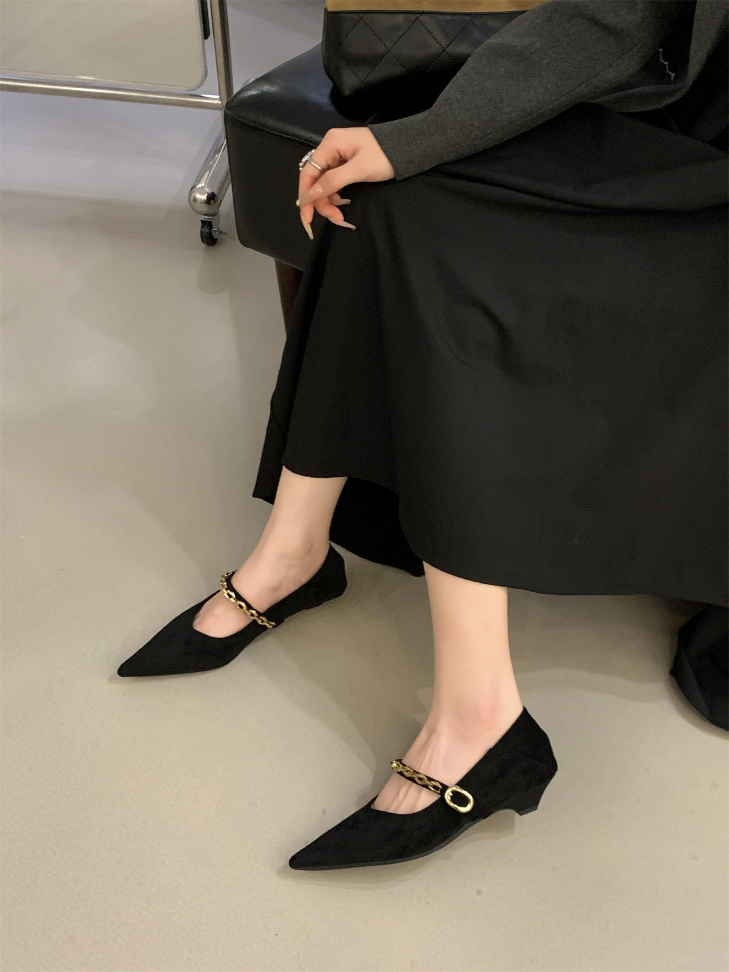 French-Style Pointed-Toe Chain Black Single Shoes for Women, 2026 Spring and Autumn New Style, Chunky Heel, High Heel, Commuting Evening Shoes