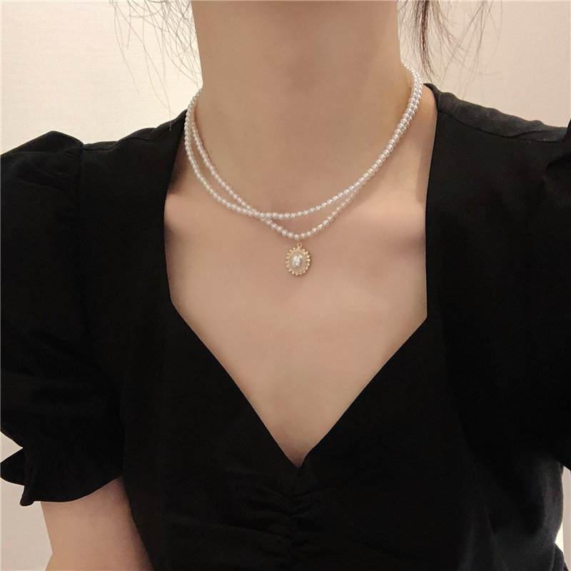 Elegant retro French double-layer pearl necklace female ins net red collarbone chain simple niche design neck jewelry