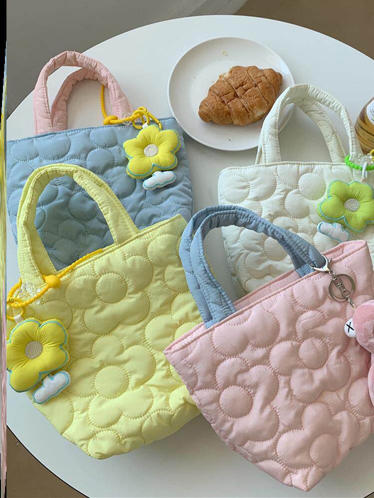 Debris Small Carry Bag Soft Cotton Quilted Flowers Hands Carry Bag Han Windins Sweet girl with portable handbag Bag Lunch Bag