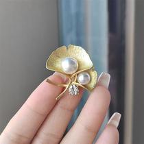 Korean fashion simple rhinestone pearl ginkgo leaf brooch womens matte plant brooch clothing accessories manufacturer customization