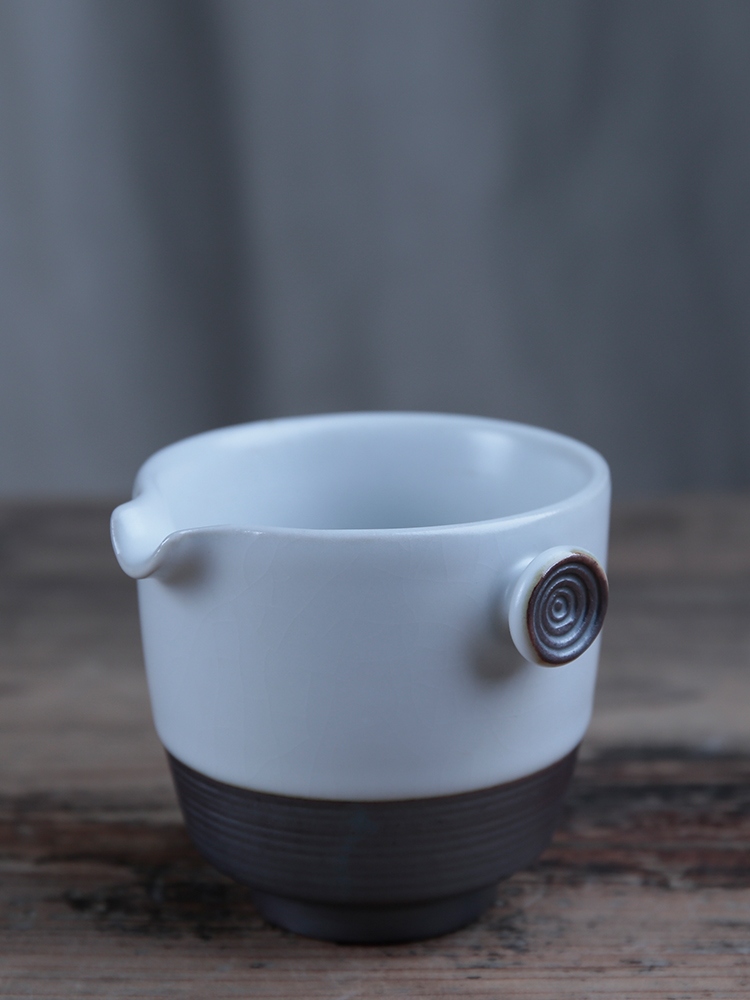 Copy the contracted cup upset kongfu tea sea points exchanger with the ceramics fair and all accessories household retro atmosphere