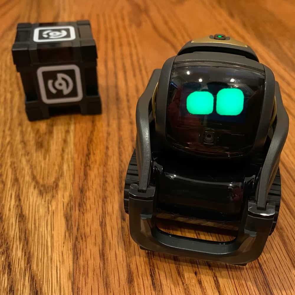 anki cozmo vector2
