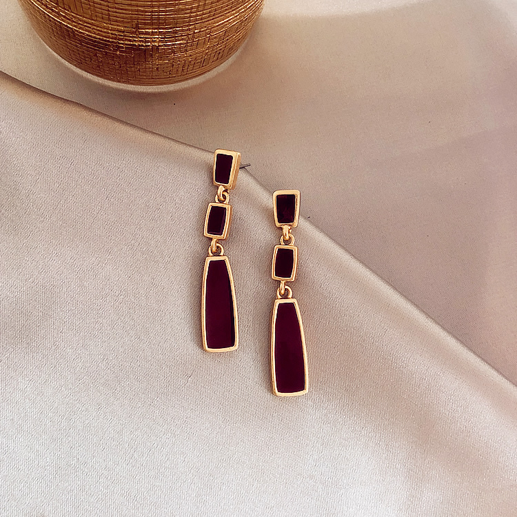 Round face Slim Earrings Woman Upscale Red Herbene Style Retro 2023 New High Ear Wave-Taobao