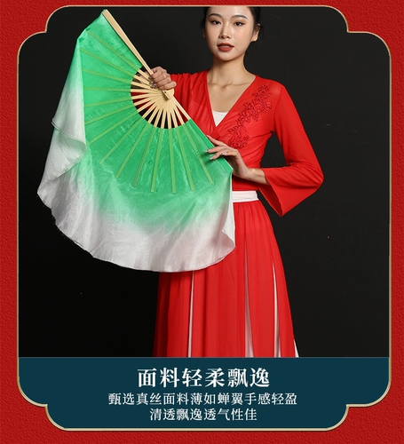 Танцевальный веер из длинного плавающего светло-зеленого шелка постепенно становится специальным танцевальным реквизитом для взрослых классических танцевальных представлений.