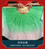 Танцевальный веер из длинного плавающего светло-зеленого шелка постепенно становится специальным танцевальным реквизитом для взрослых классических танцевальных представлений.