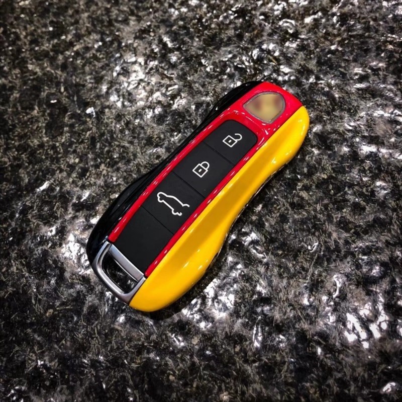 Apply to the Porsche Key Shell Taycan New and Old Cayen Paramela Carbon Fiber 718 macan Key Shell