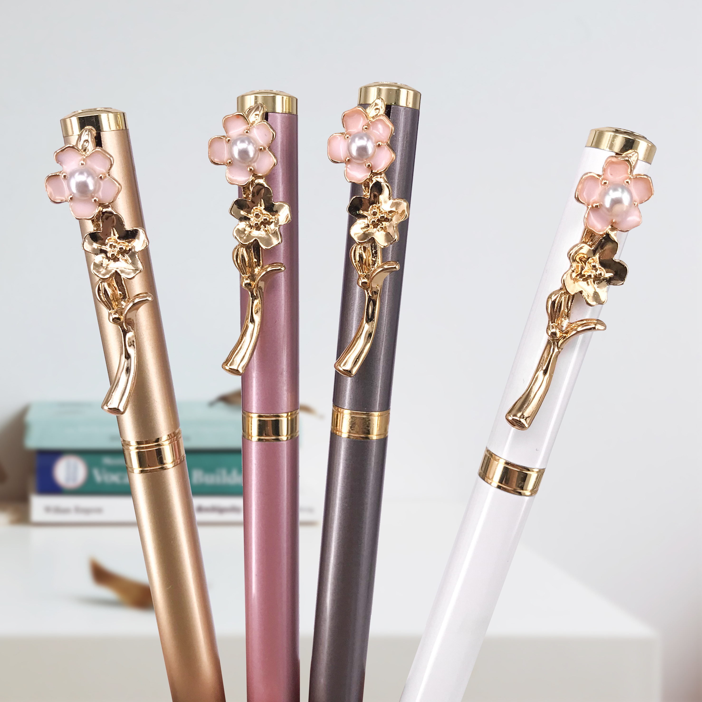Cute girl student Korean version of the creative niche neutral pen multicolor high-grade metal shell signature pen simple personality